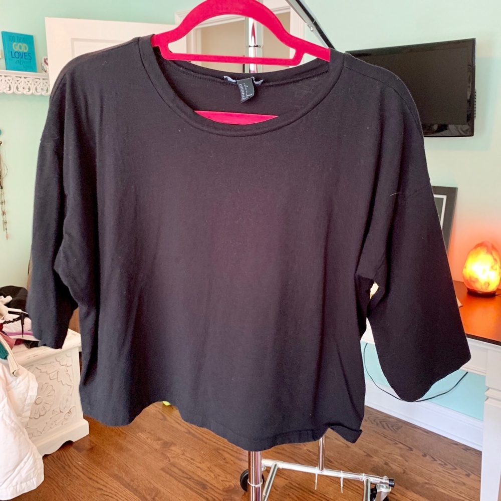 Cropped black T-shirt